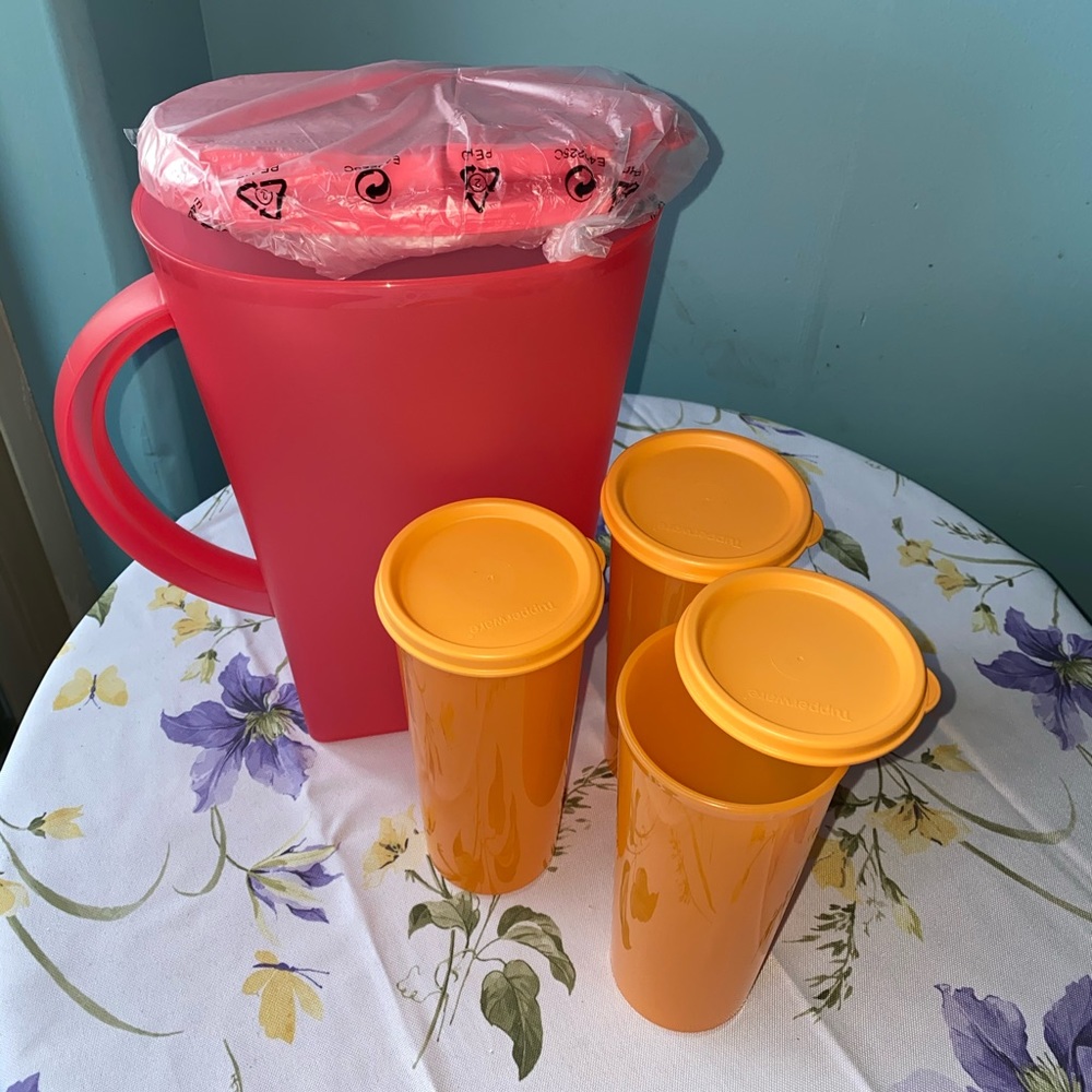 Jug with 3 cups